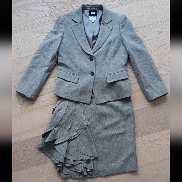 Armani Collezioni Jackets & Blazers - ARMANI COLLEZIONI Gray Ruffled Wool Suit Size 40 or 8